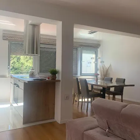 Apartmani Emilio Novalja Exterior photo