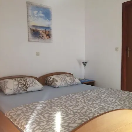 Apartmani Emilio Novalja Exterior photo