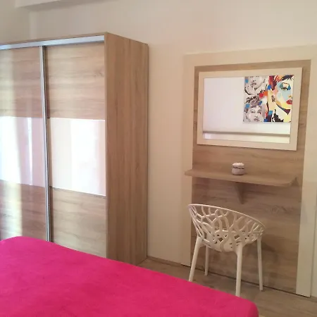 Apartmani Emilio Novalja Exterior photo