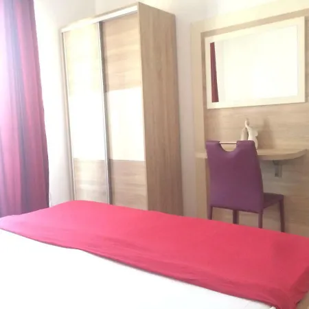 Apartmani Emilio Novalja Exterior photo