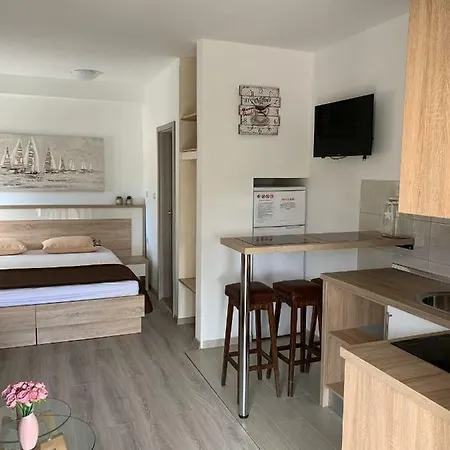 Apartmani Emilio Novalja Exterior photo