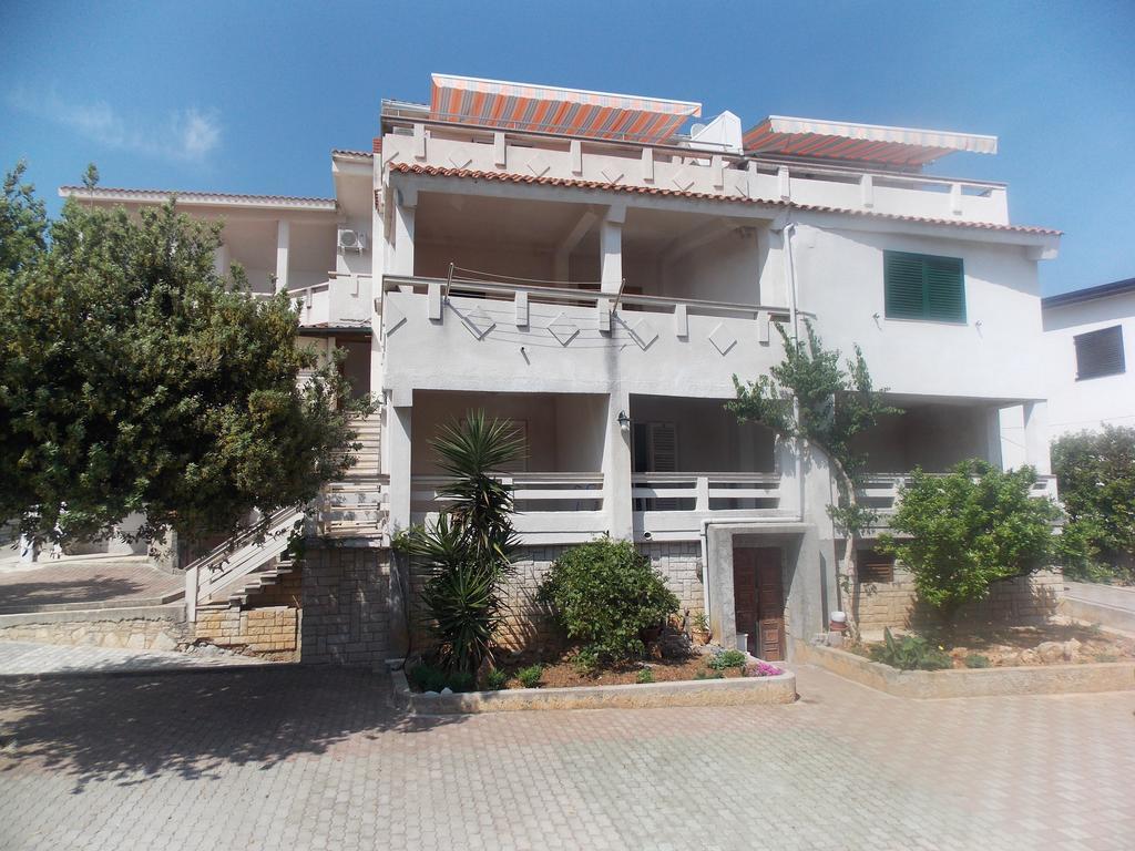Apartment Emilio Novalja